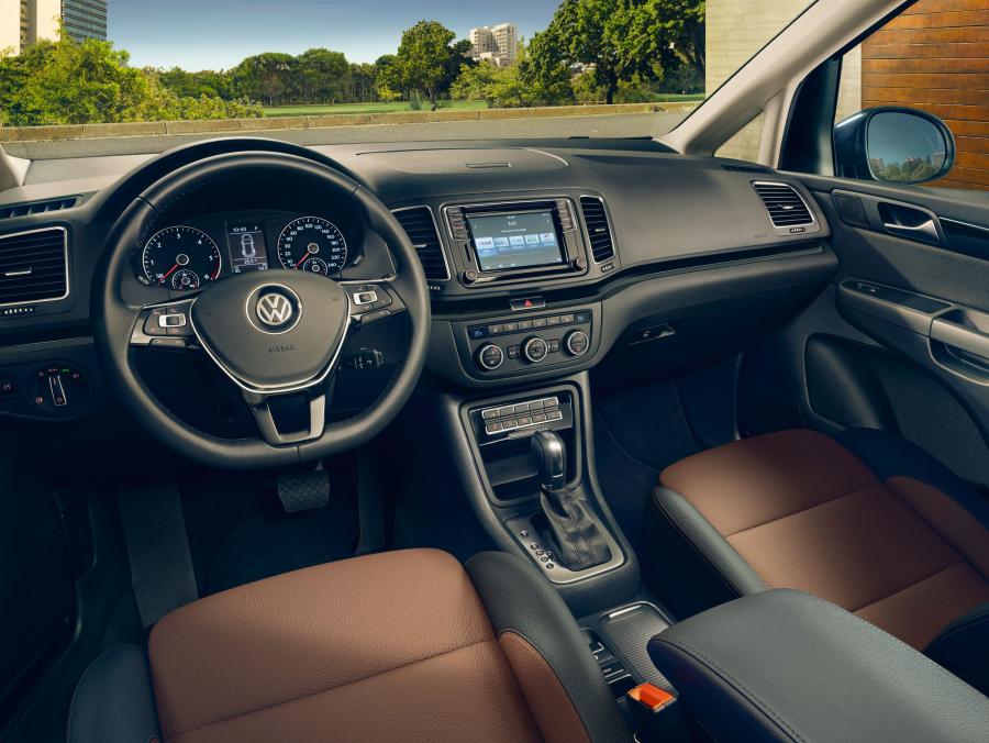 Торпедо Volkswagen Sharan Black Style 2018 года  (фото 3 из 3)